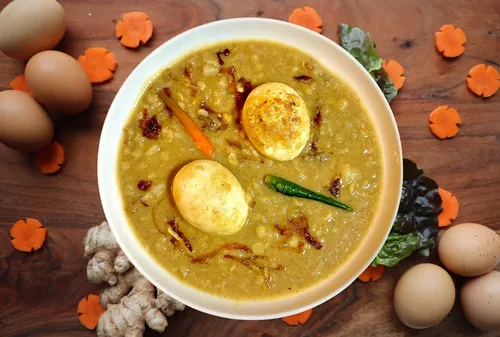 Deem Dal Vuna (Egg Curry With Split Yellow Peas)